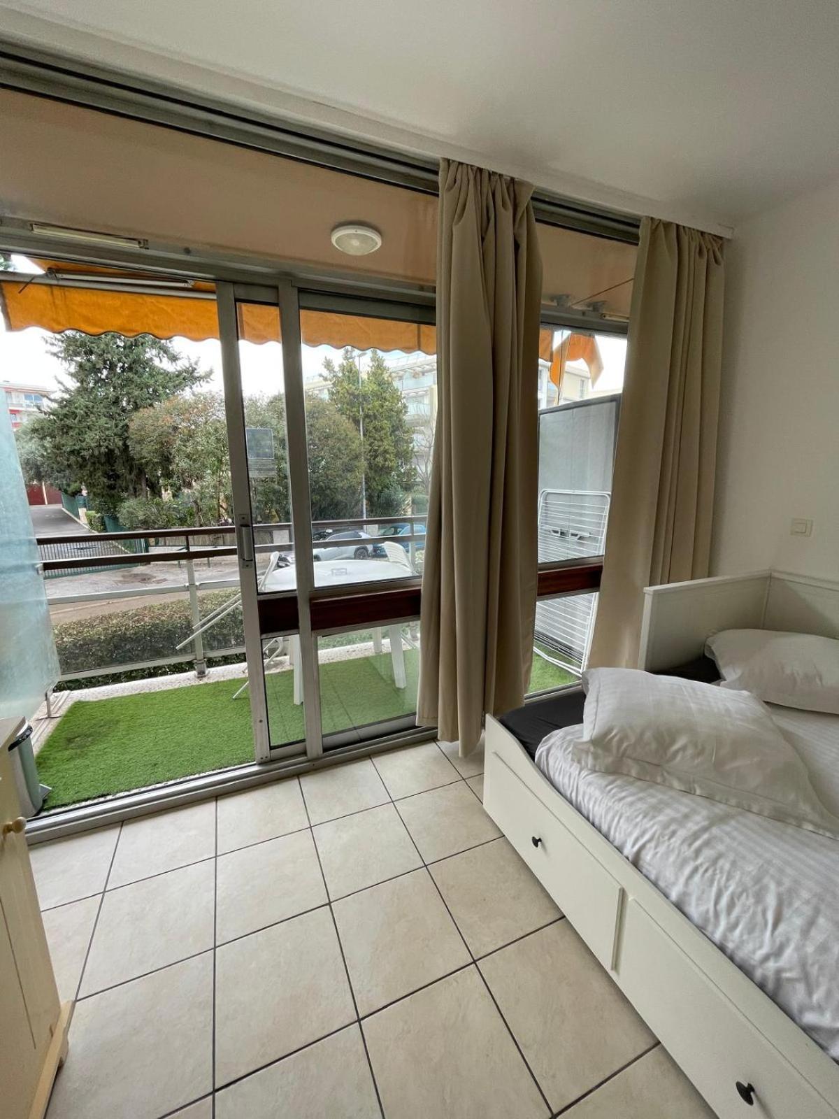 06U - Beautiful Studio In Residence - Swimming Pool And Tennis Court Saint-Laurent-du-Var Exterior photo
